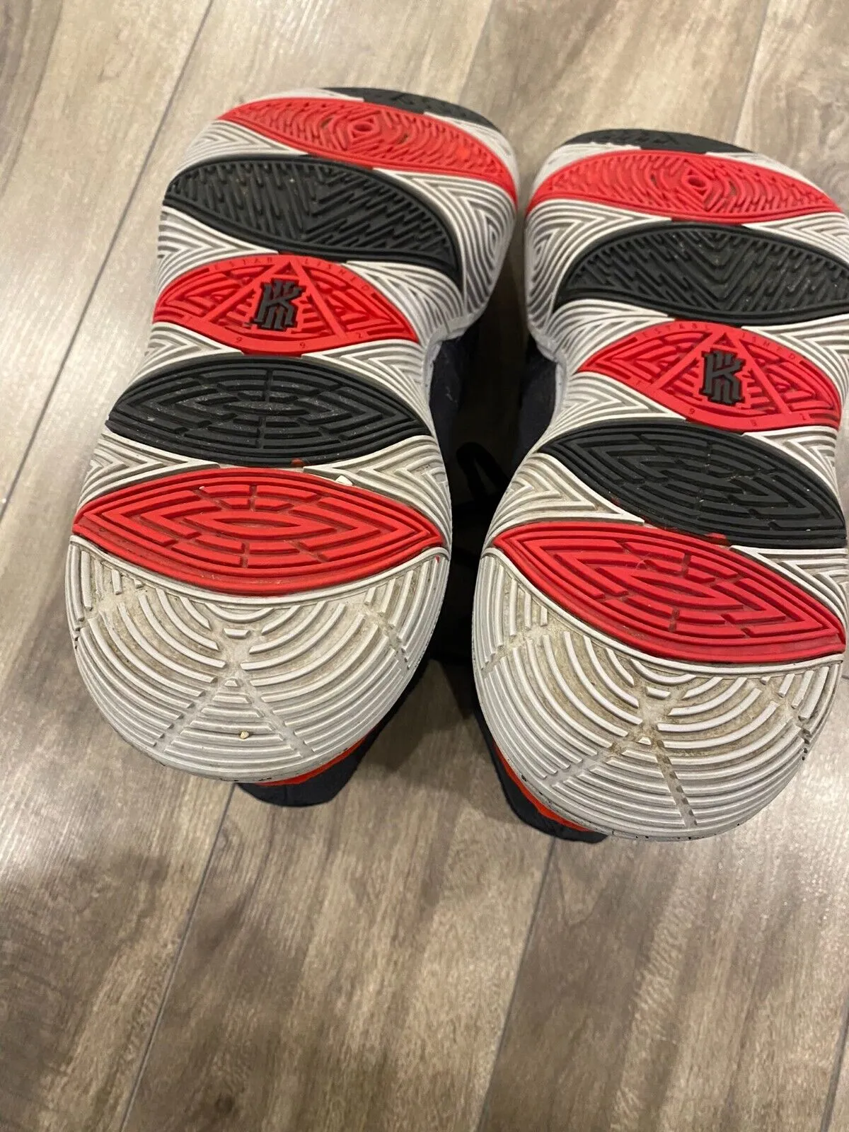 Nike Kyrie 5 Breds Shoes Size 9.5 Black Red Basketball A02918-600